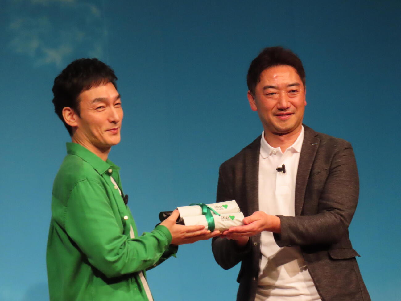 サントリー「GREEN DA・KA・RA」新CM＆「おやこひがさ大作戦！」発表会に登壇した草彅剛（撮影・鎌田良美）