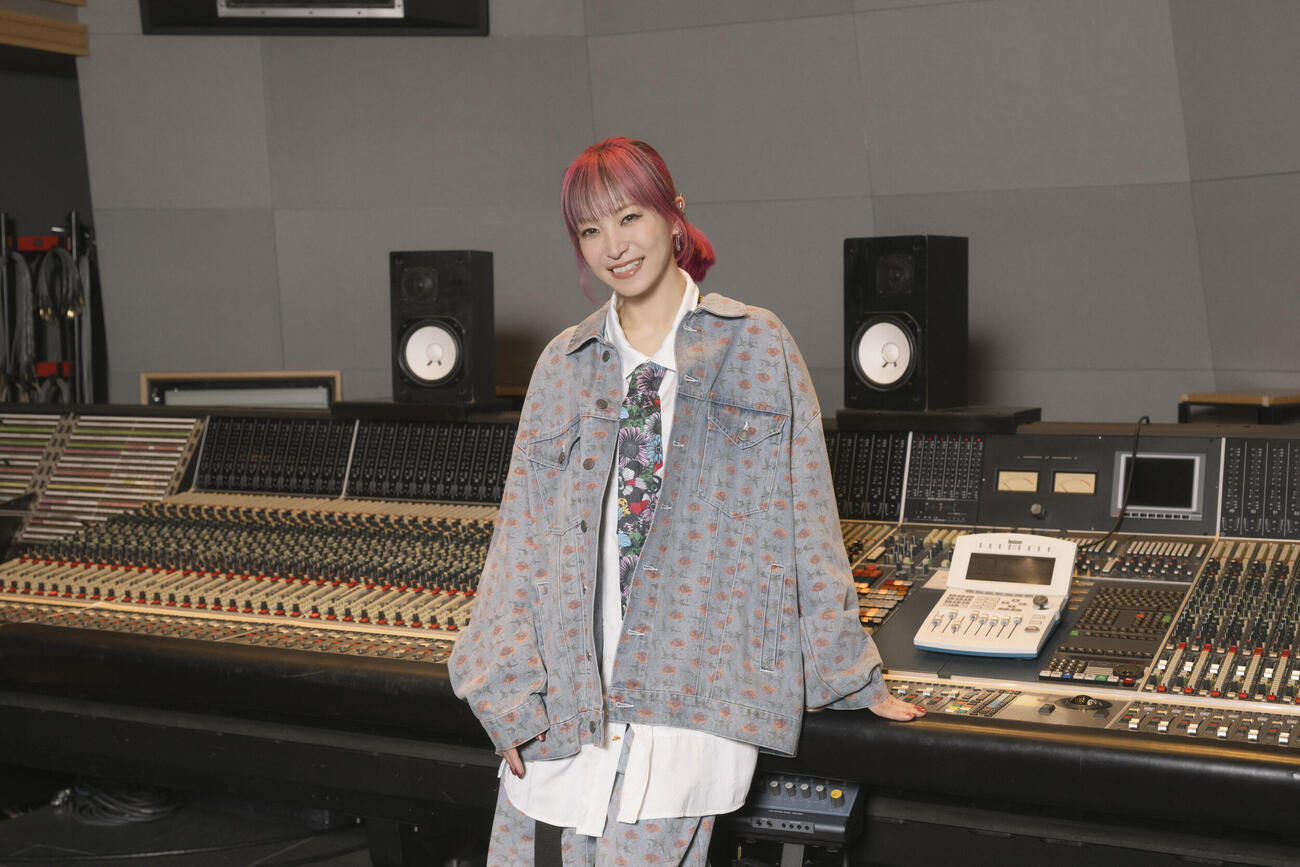 「春の窓」からに参加するLiSA