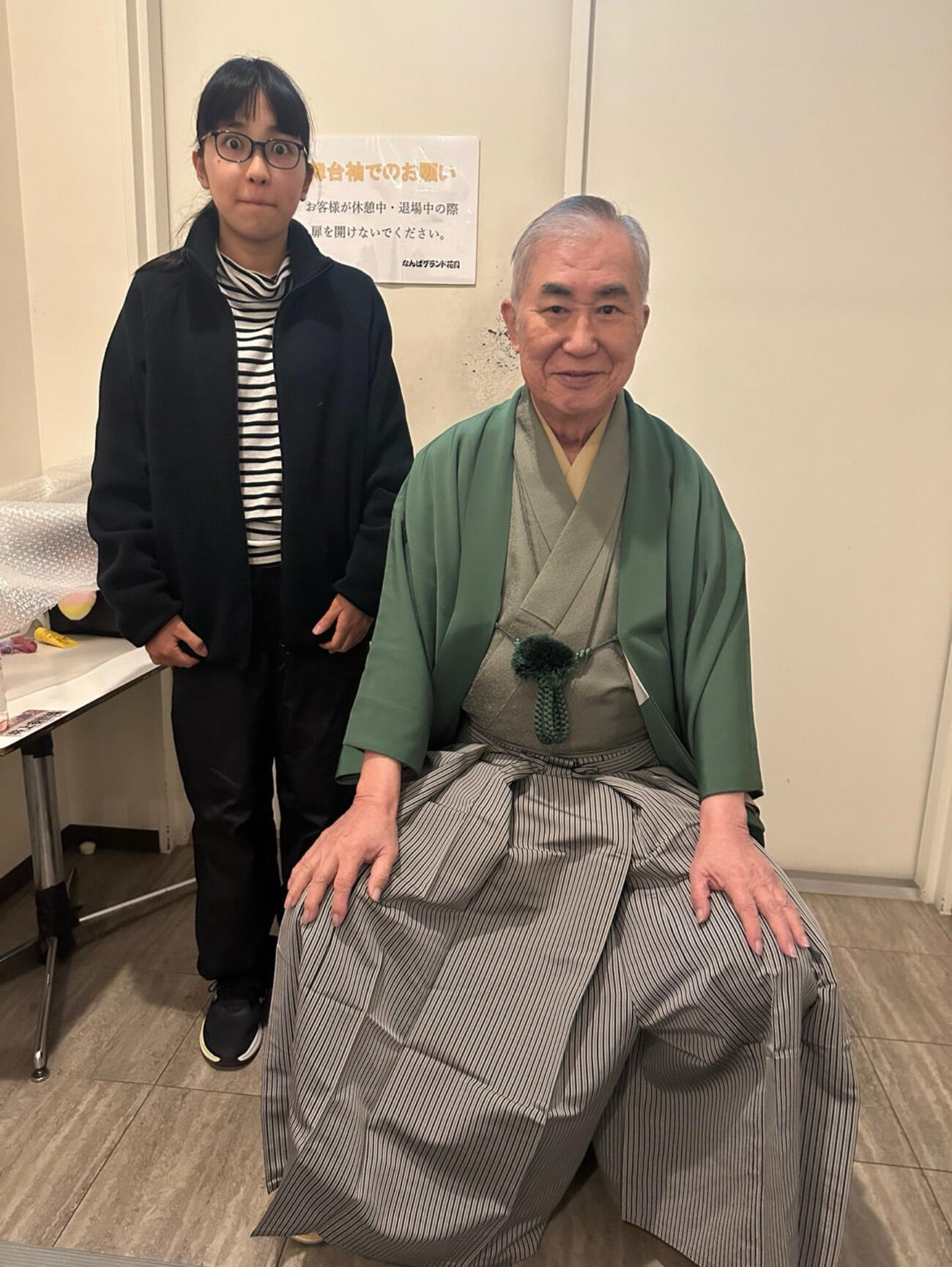 16歳の弟子・桂にこにこ文と2ショット（桂文枝のブログから）