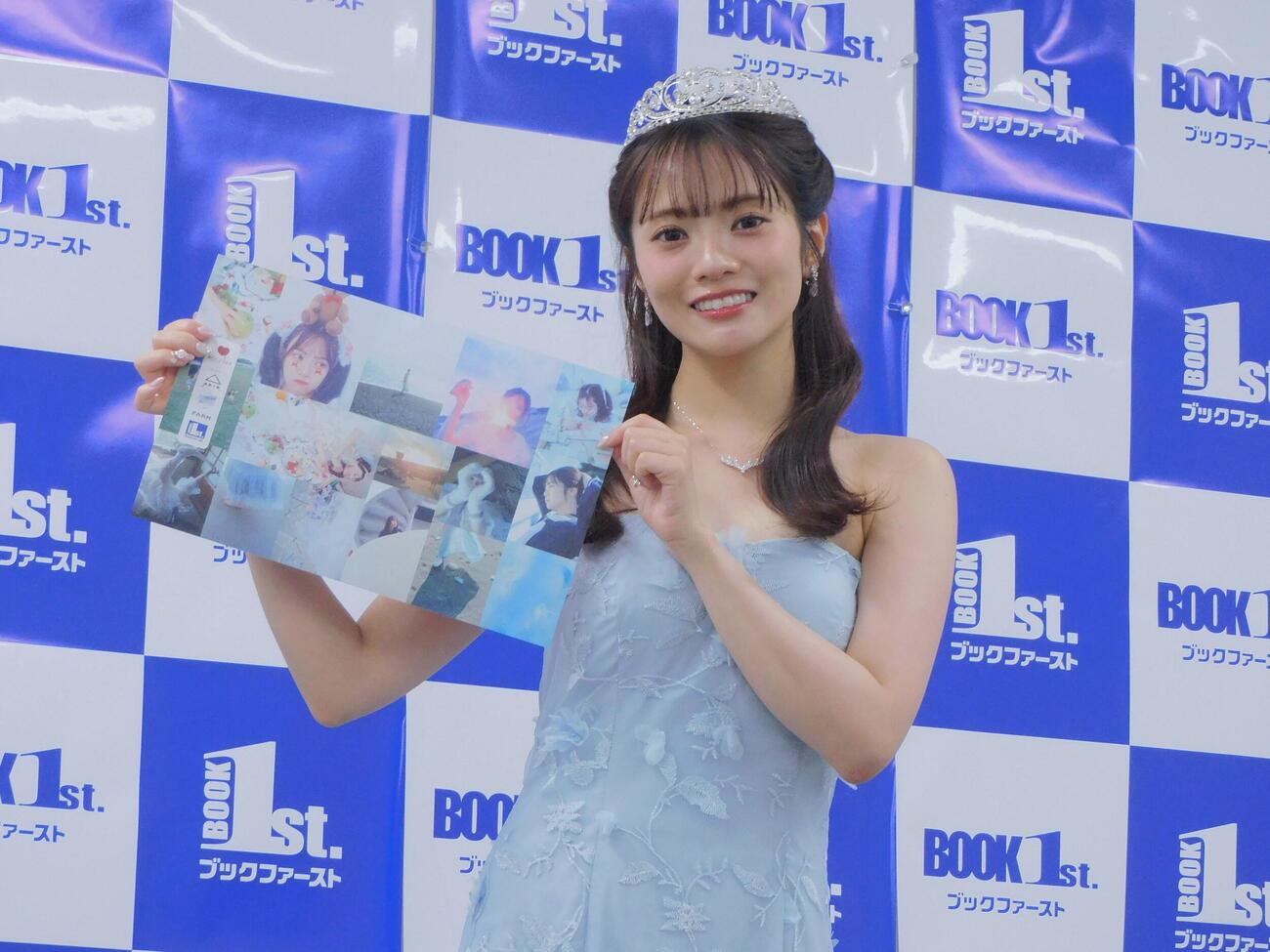 写真展をアピールする宮田愛萌