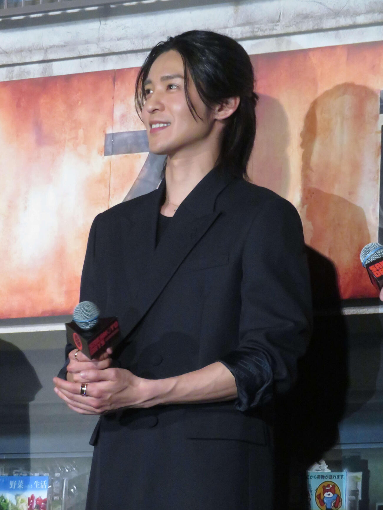 映画「SAKAMOTO DAYS」初日舞台あいさつに登壇した目黒蓮
