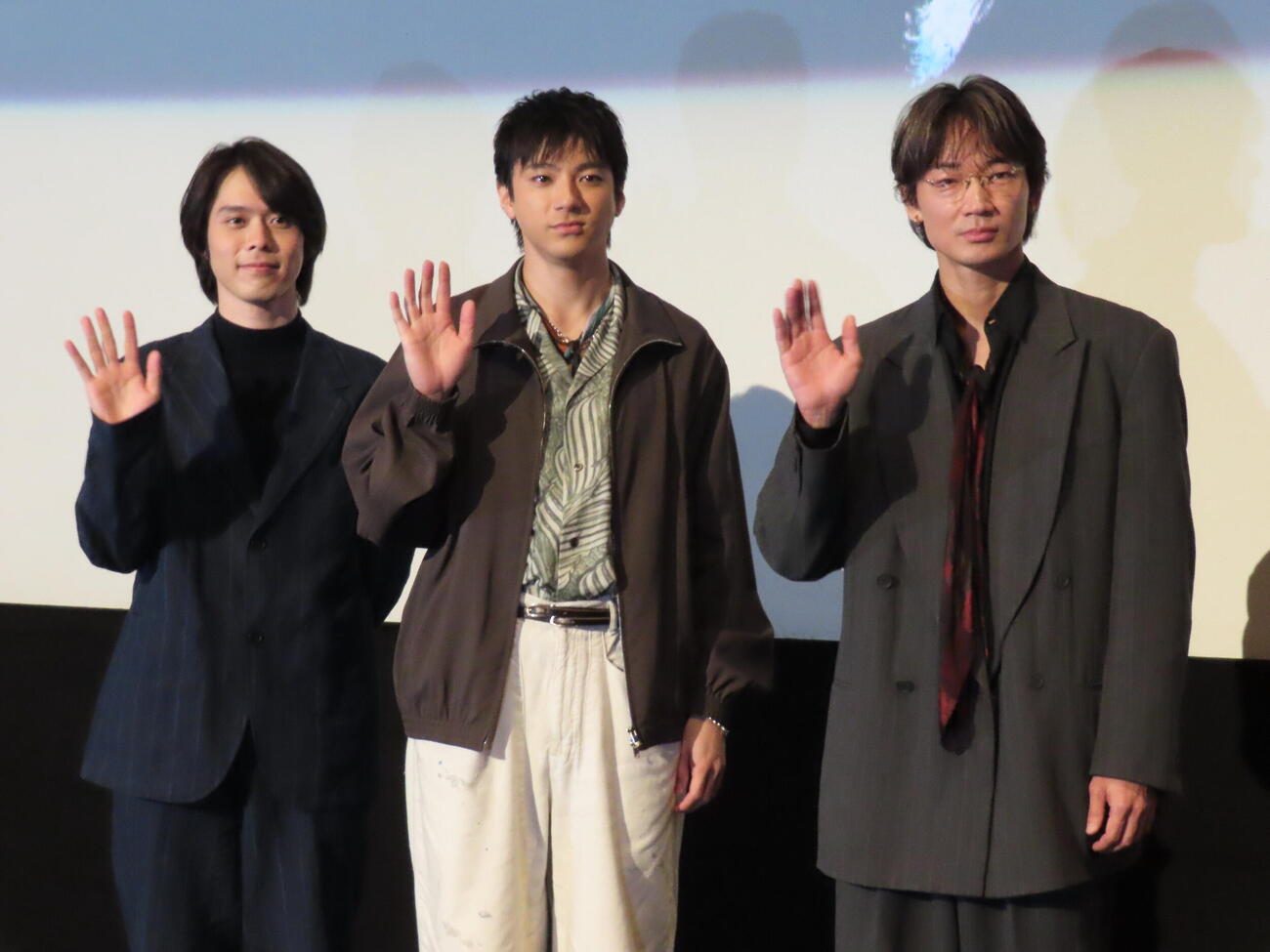 ドラマ「ちるらん　新撰組鎮魂歌」最終話プレミア上映イベントに登壇した、左から細田佳央太、山田裕貴、綾野剛（撮影・鎌田良美）