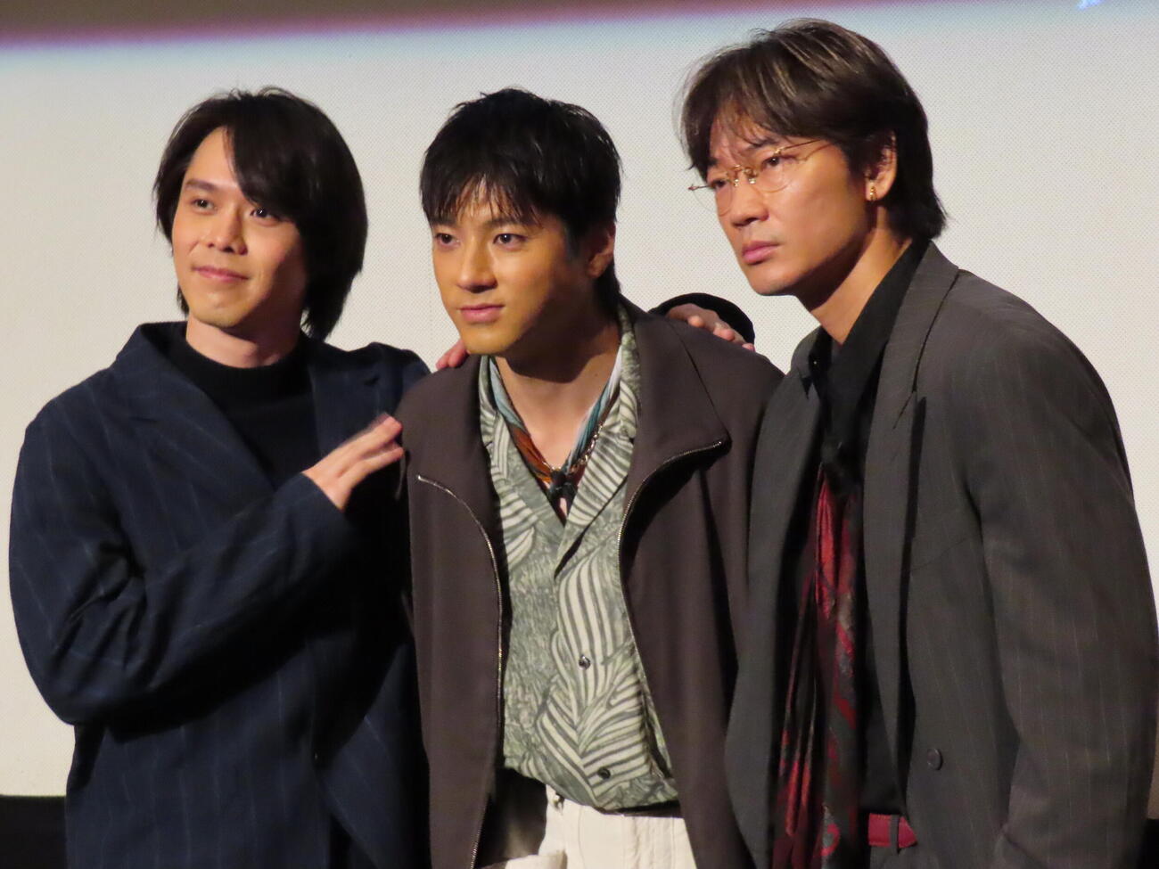 ドラマ「ちるらん　新撰組鎮魂歌」最終話プレミア上映イベントに登壇した、左から細田佳央太、山田裕貴、綾野剛（撮影・鎌田良美）