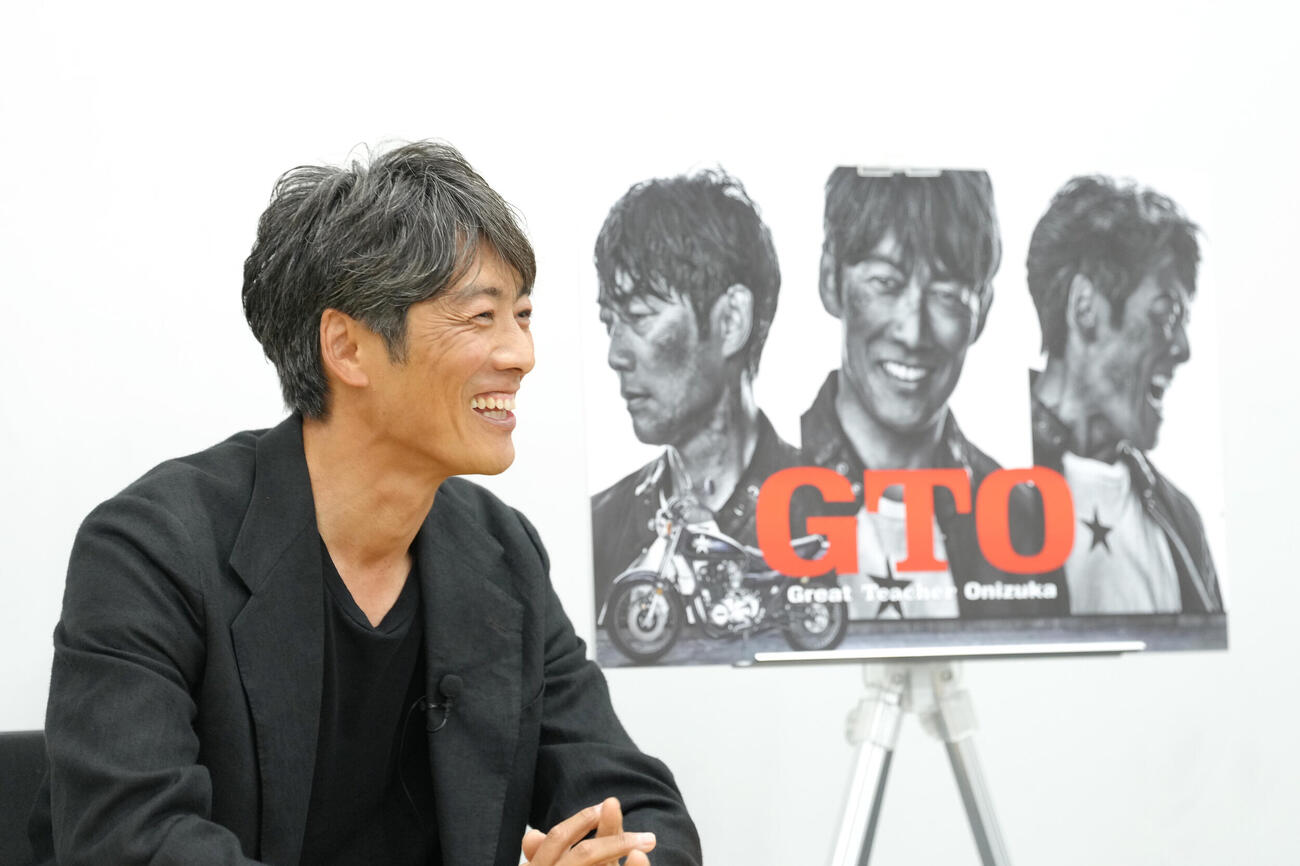 ドラマ「GTO」囲み会見に臨む反町隆史（撮影・足立雅史）