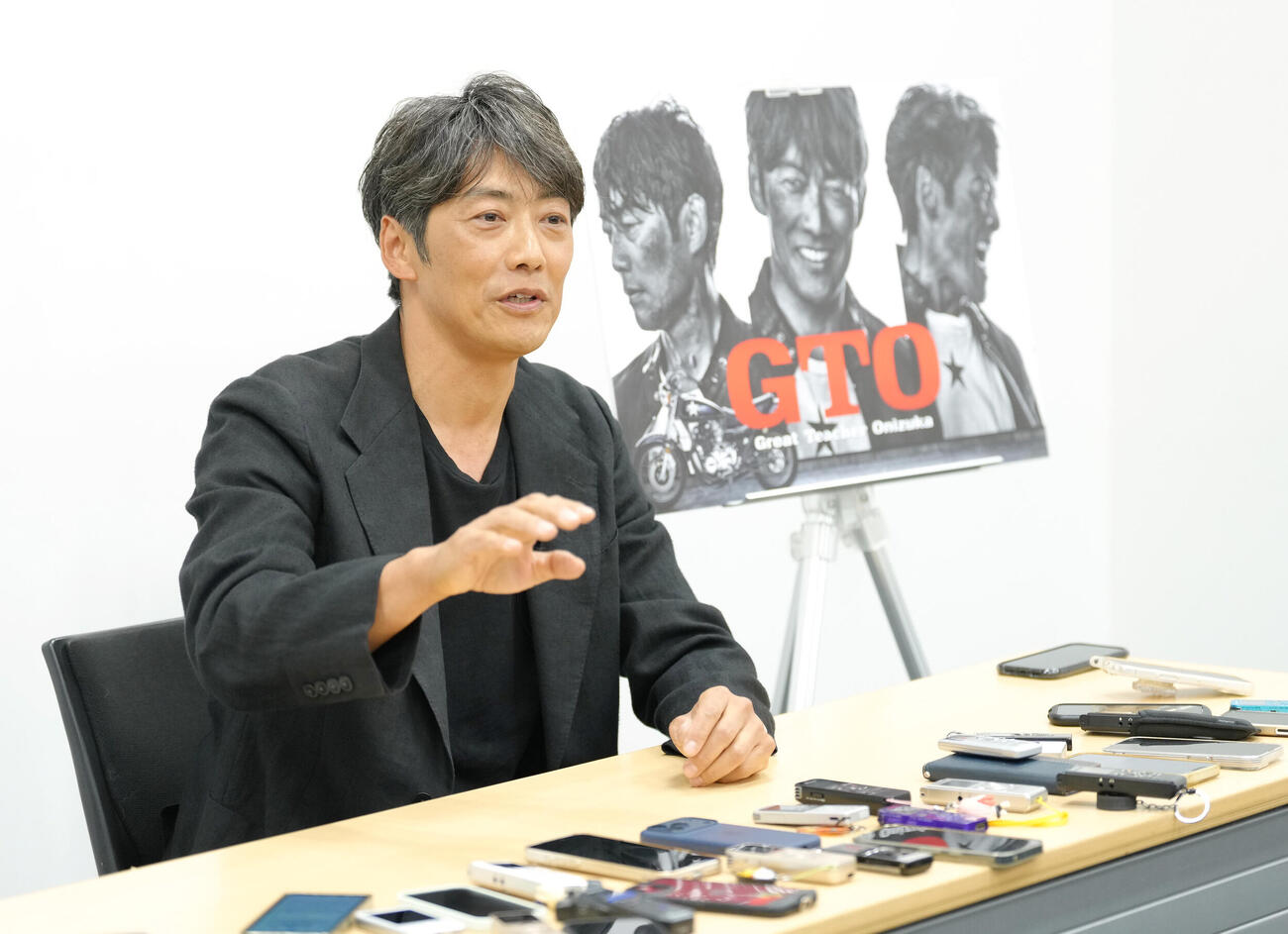 ドラマ「GTO」囲み会見に臨む反町隆史（撮影・足立雅史）
