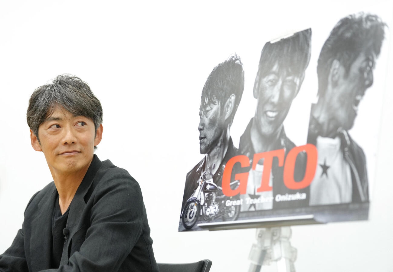 ドラマ「GTO」囲み会見に臨む反町隆史（撮影・足立雅史）