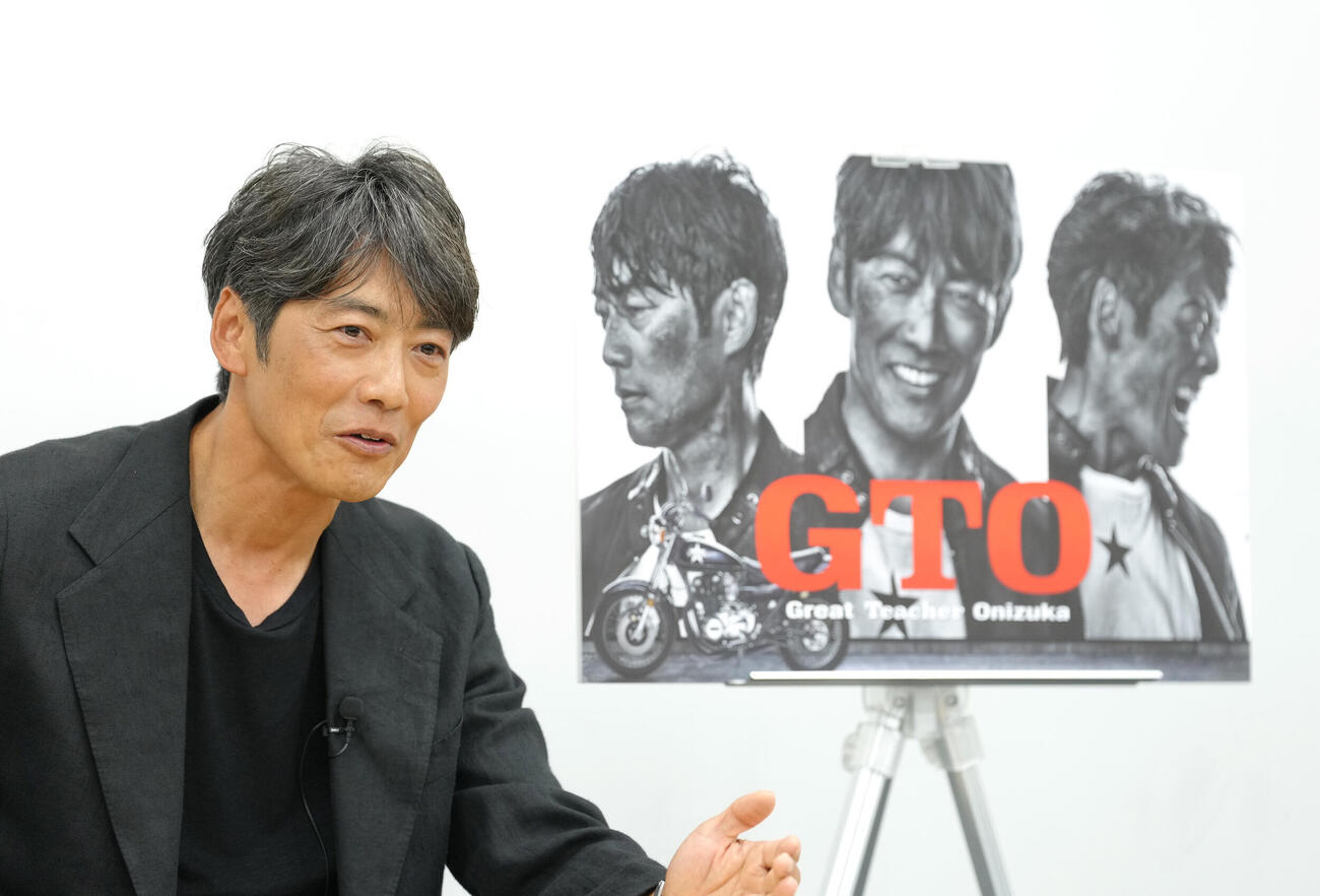 ドラマ「GTO」囲み会見に臨む反町隆史（撮影・足立雅史）