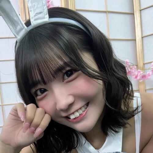 “令和最強のコンプラ女”グラドル「どっちも大きいね～」谷間あらわにハンバーガーショット公開