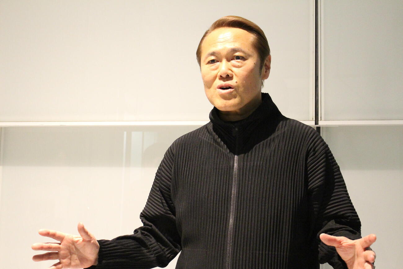 サンケイホールブリーゼ公演の初日を終え、取材陣に答える辻本茂雄