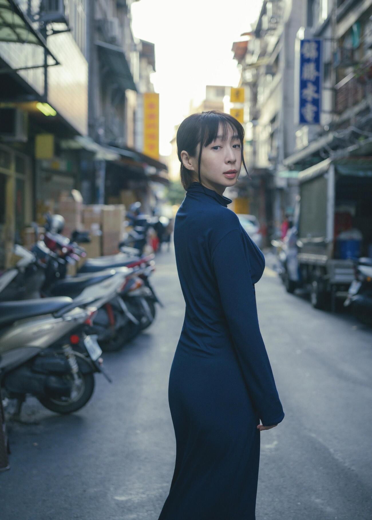 酒井若菜のデビュー30周年記念写真集先行カット（C）佐内正史／講談社