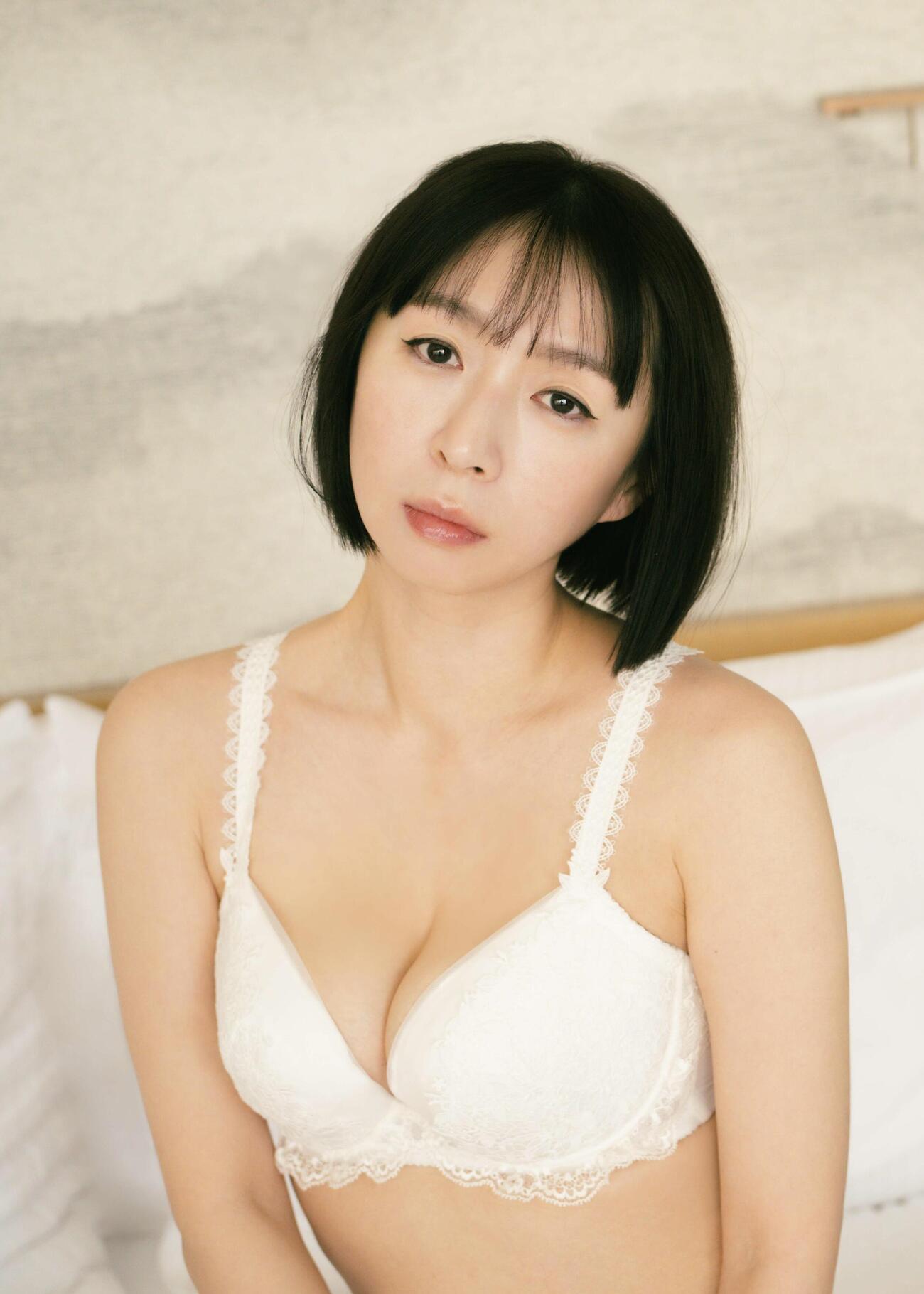 酒井若菜のデビュー30周年記念写真集先行カット（C）佐内正史／講談社