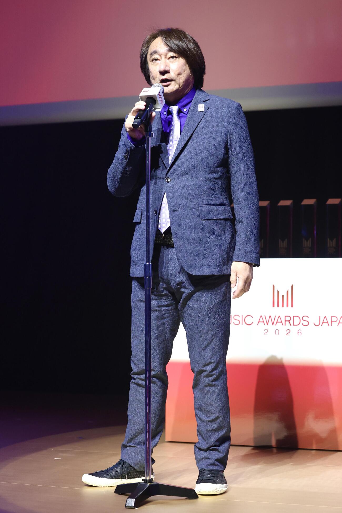「MUSIC AWARDS JAPAN 2026」ノミネート作品発表会であいさつする野村達矢委員長（撮影・宮地輝）