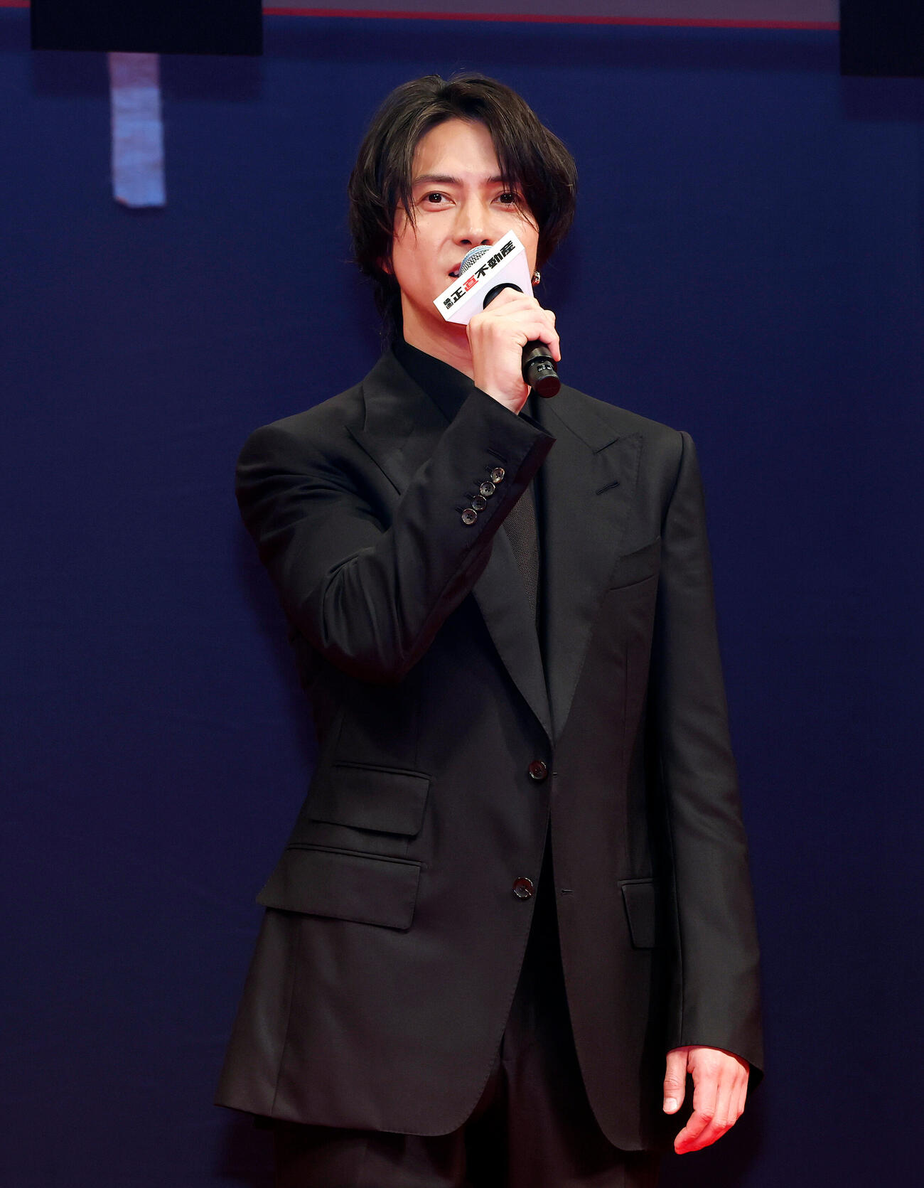 映画「正直不動産」完成披露試写会に登壇し、あいさつを行う山下智久（撮影・山本朝陽）