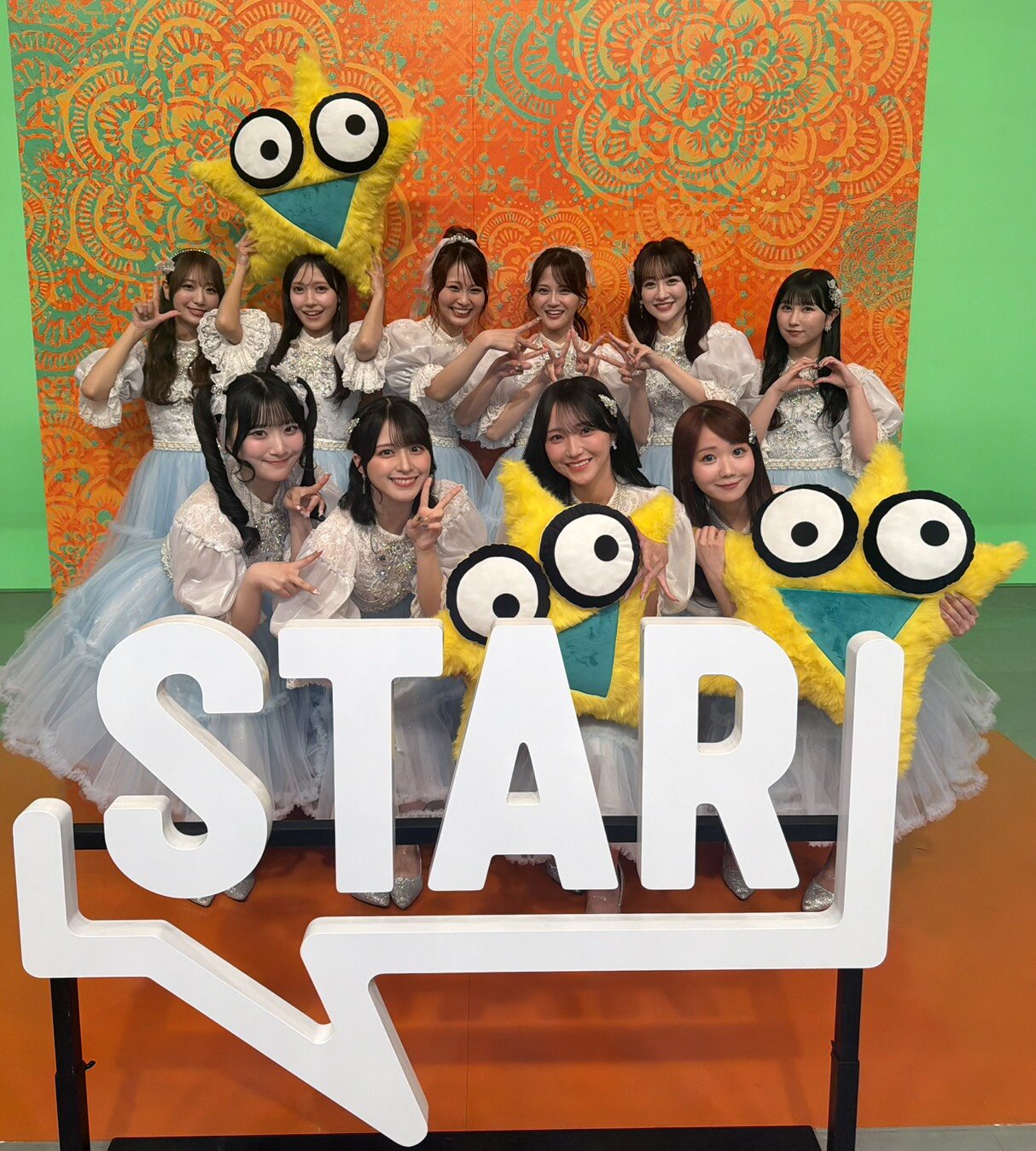 フジテレビ系音楽番組「STAR」に生出演した＝LOVE