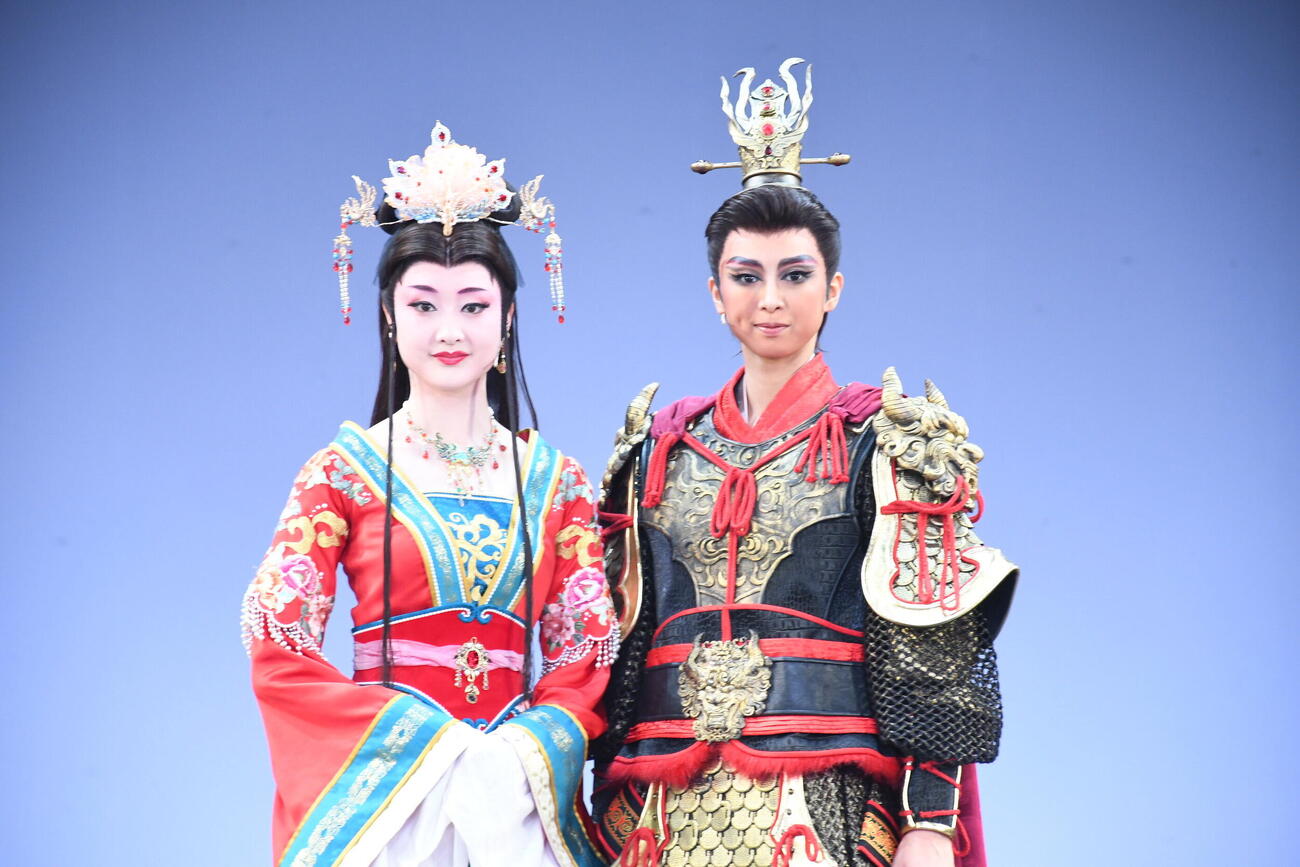 「RYOFU」新人公演で主演を務めた美颯りひと（右）と薫乃咲月（撮影・阪口孝志）