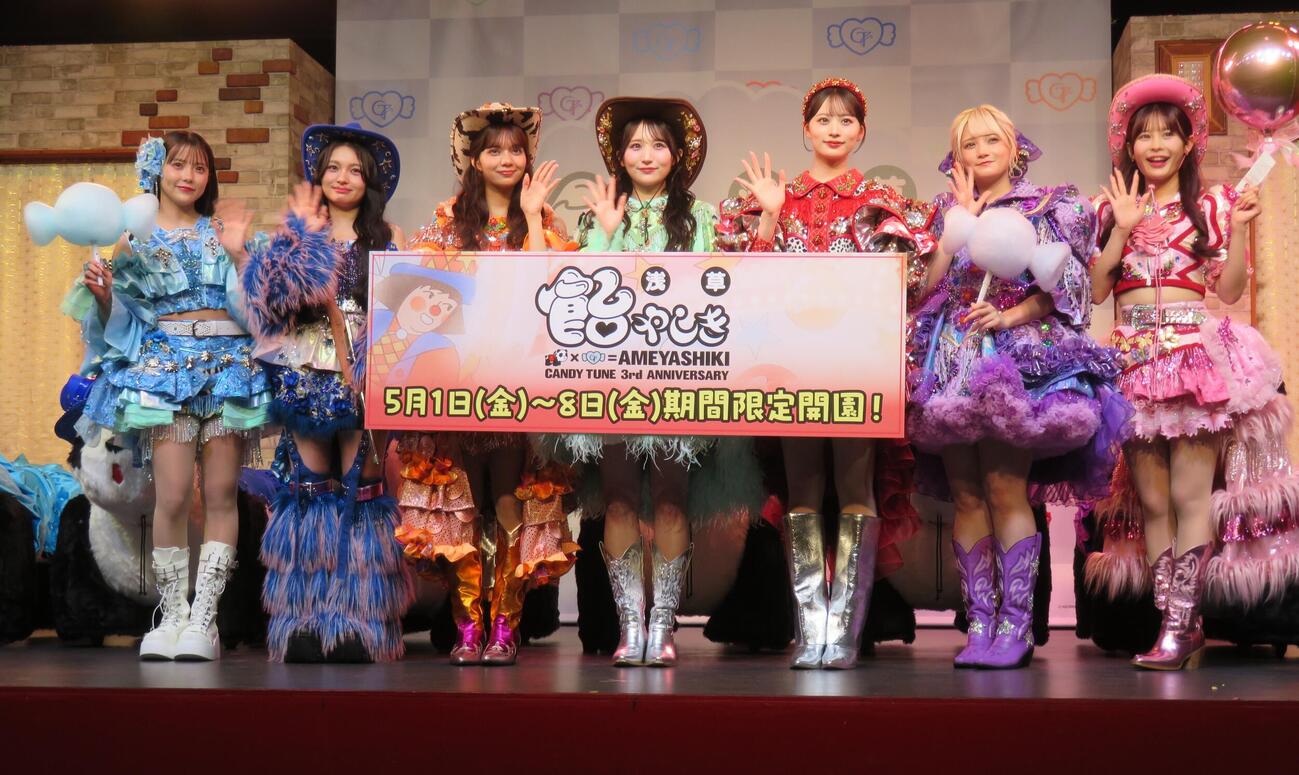 「浅草花やしき」でコラボ会見を行ったCANDY TUNE。左から福山梨乃、桐原美月、南なつ、小川奈々子、立花琴未、宮野静、村川緋杏