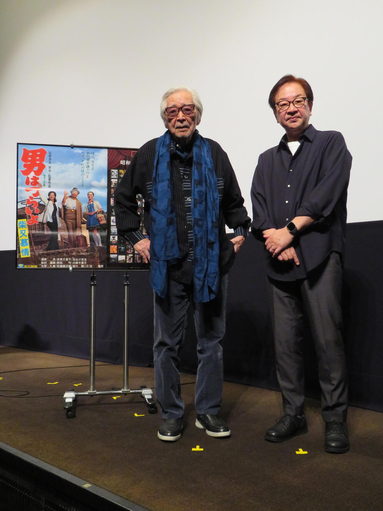 邦画5社×新文芸坐『名作発掘！　昭和100年、いま観たい映画～新文芸坐編～』特集上映」の「男はつらいよ　柴又慕情」上映後のトークで対談した山田洋次監督（左）と阿部勉監督（撮影・村上幸将）