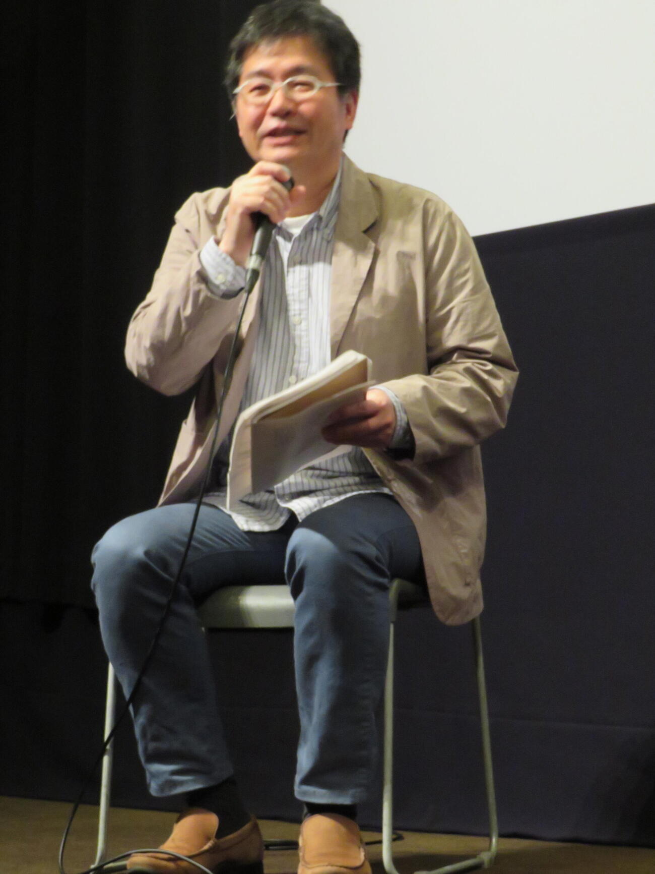邦画5社×新文芸坐『名作発掘！　昭和100年、いま観たい映画～新文芸坐編～』特集上映」の「男はつらいよ　柴又慕情」上映後のトークで司会・進行を務めた映画評論家の石飛徳樹氏（撮影・村上幸将）