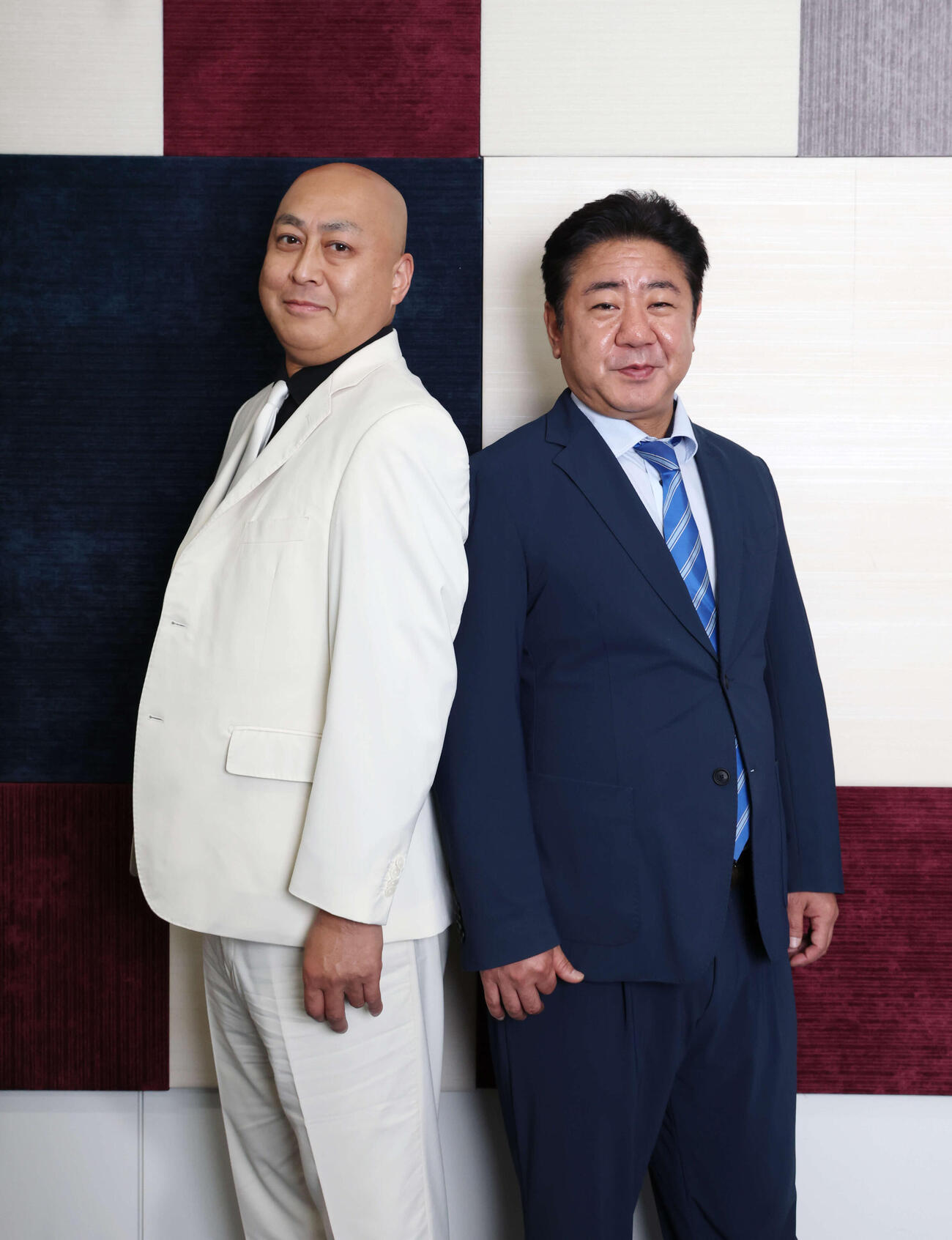 錦鯉独演会2026「その男、バカにつき」を開催する錦鯉は笑顔で目線を向ける（撮影・増田悦実）