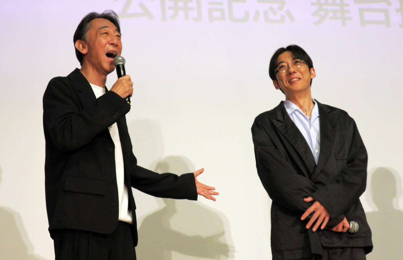 映画「ラプソディ・ラプソディ」公開記念舞台あいさつで。左から、利重剛監督、高橋一生
