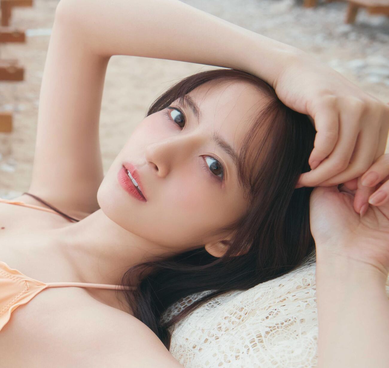 乃木坂46金川紗耶1st写真集の先行カット　撮影／三宮幹史