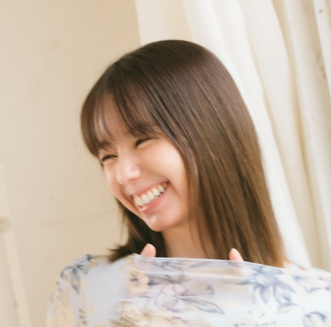 チラ見せショットを公開した小池里奈（小池里奈のインスタグラムから）
