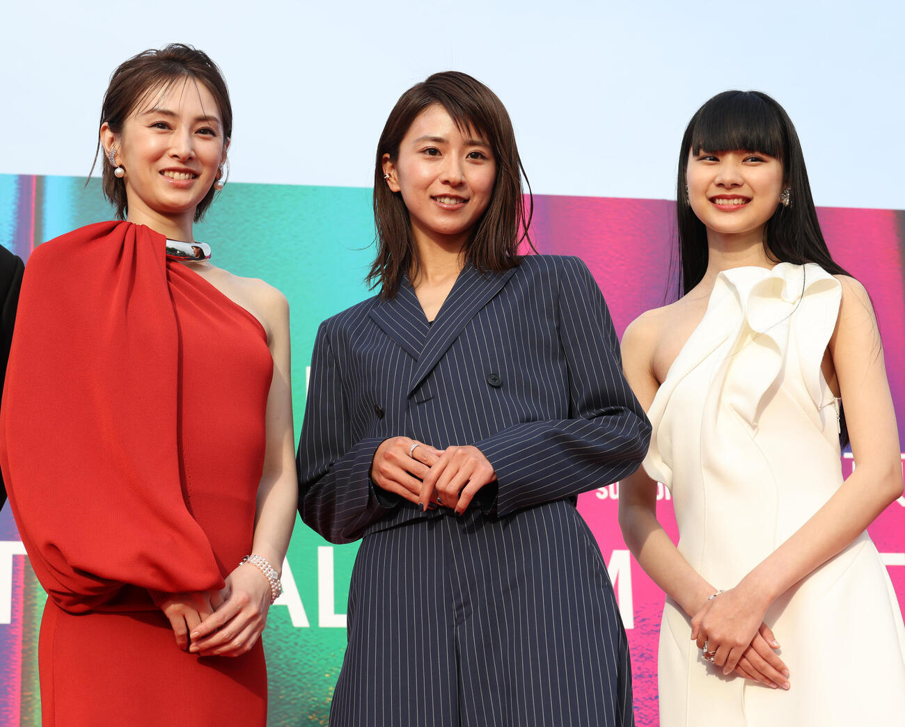 横浜国際映画祭に登壇した、左から北川景子、黒島結菜、山﨑七海（撮影・中島郁夫）