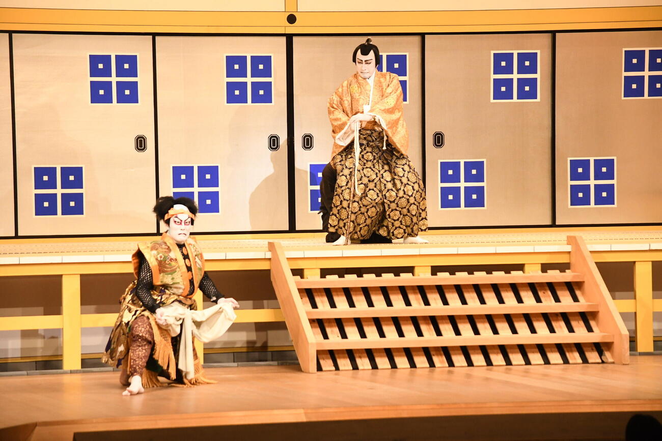 大阪松竹座さよなら公演「御名残五月大歌舞伎」の「近江源氏先陣館　盛綱陣屋」に出演した片岡仁左衛門（右）と中村勘九郎（撮影・阪口孝志）