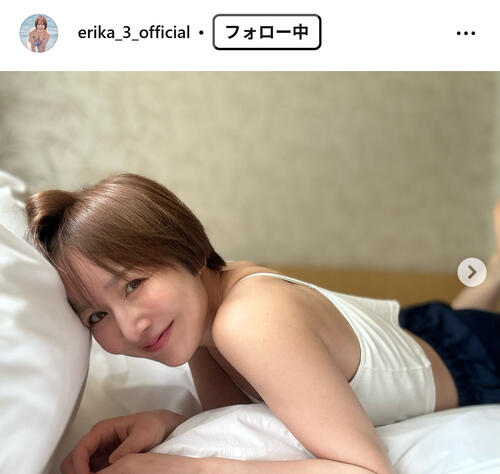 44歳２児のママドル、谷間チラッ！　キャミ姿の笑顔に「可愛さ溢れてますよ」夫は人気芸人