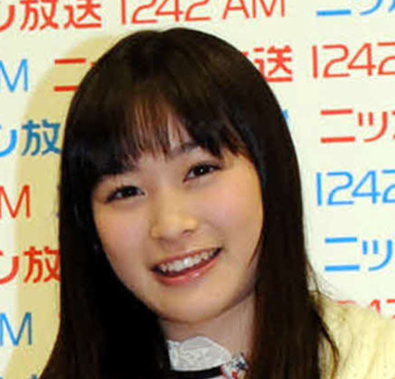 「岡崎歩美」の芸名でアイドル活動していた当時の岩田絵里奈（2010年11月撮影）