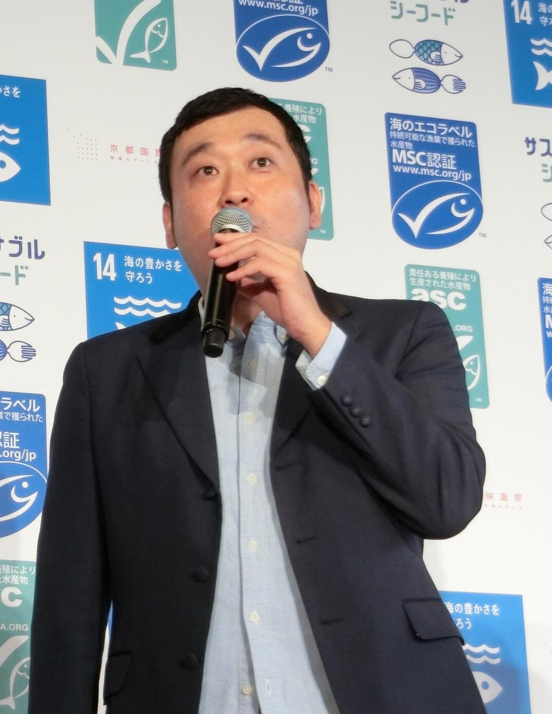 「サステナブル・シーフード・ウィーク　2018」のイベントに出席した「グランジ」の大（右）と妻の椿鬼奴
