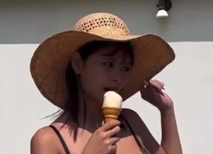 あふれそうなビキニ姿の山田あい（山田あいのインスタグラム）