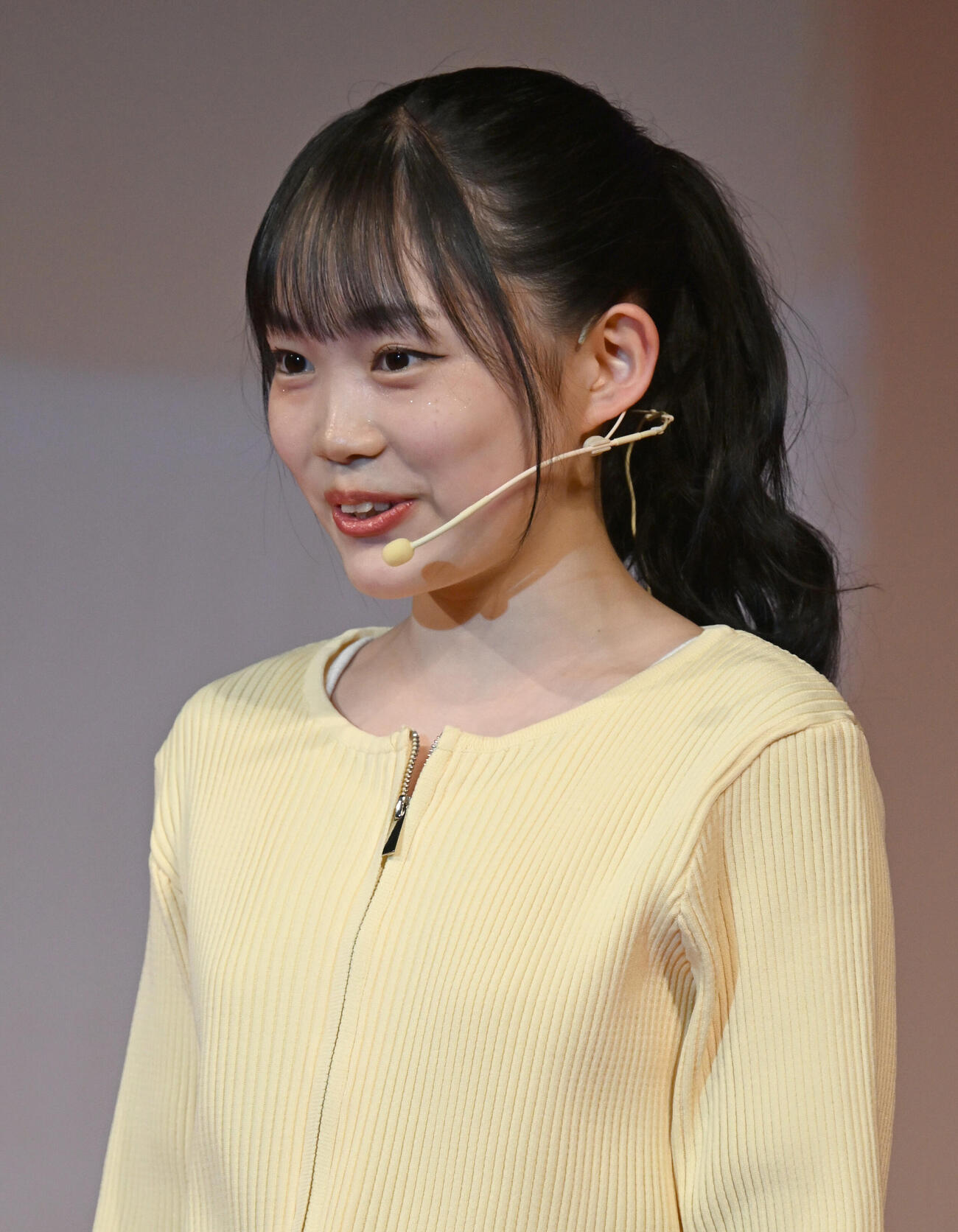 横浜国際映画祭　新人オーディションで演技前に自己紹介する最優秀賞の酒井希愛（撮影・千葉一成）