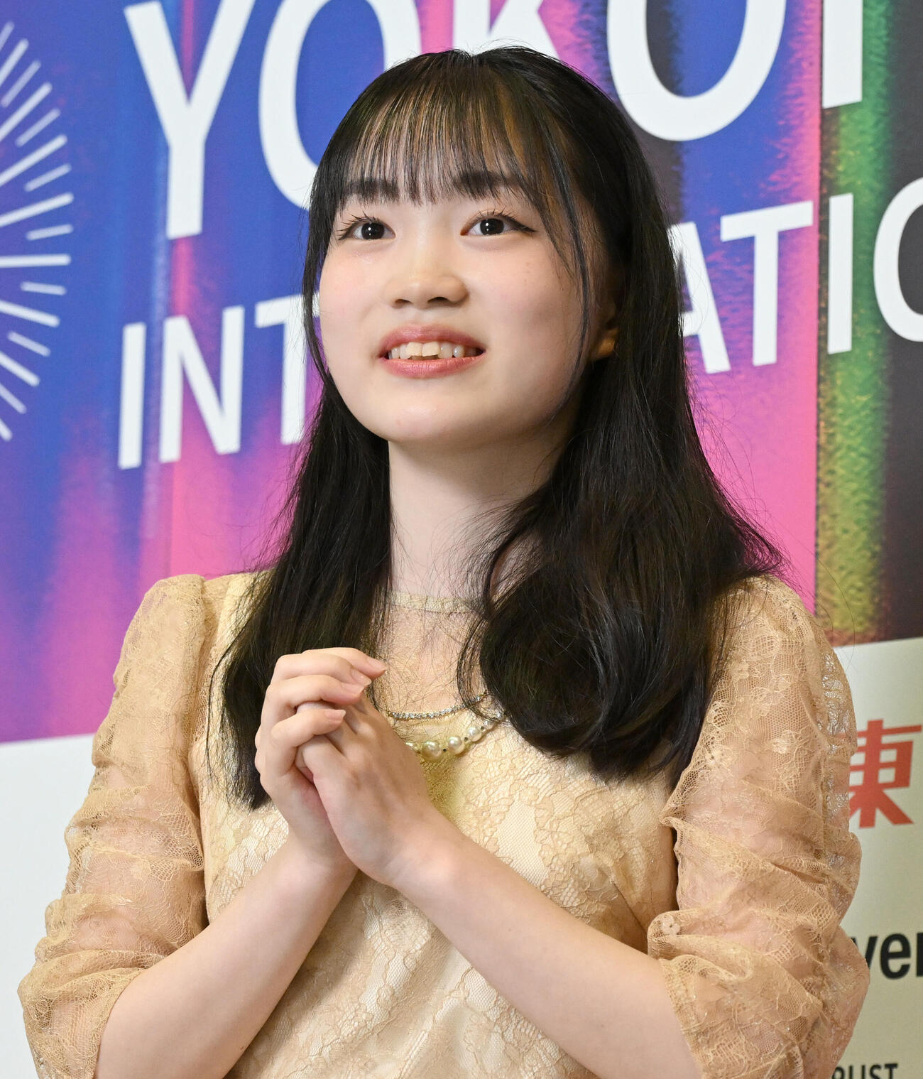 横浜国際映画祭　新人オーディションで最優秀賞を受賞し、喜びを話す酒井希愛（撮影・千葉一成）