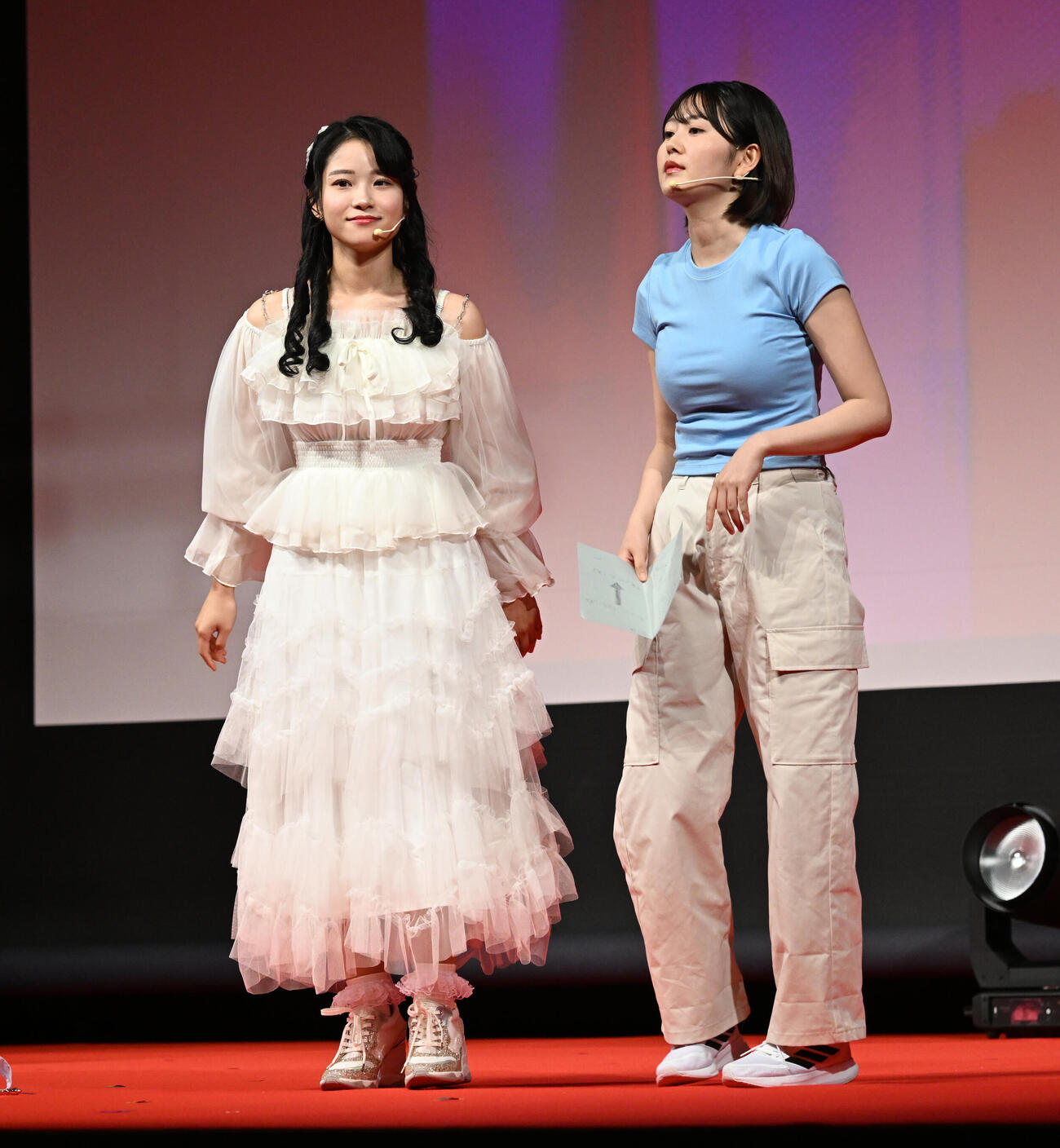横浜国際映画祭　新人オーディションで演技する島崎友里杏（左）大山りき（撮影・千葉一成）