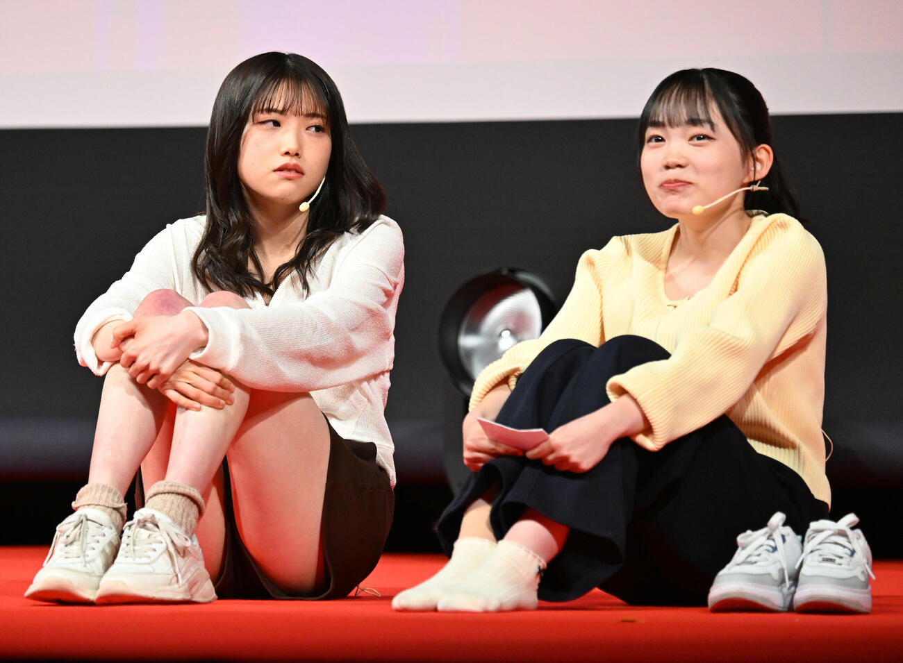 横浜国際映画祭　新人オーディションで演技する最優秀賞の酒井希愛（右）と北澤詩乃（撮影・千葉一成）