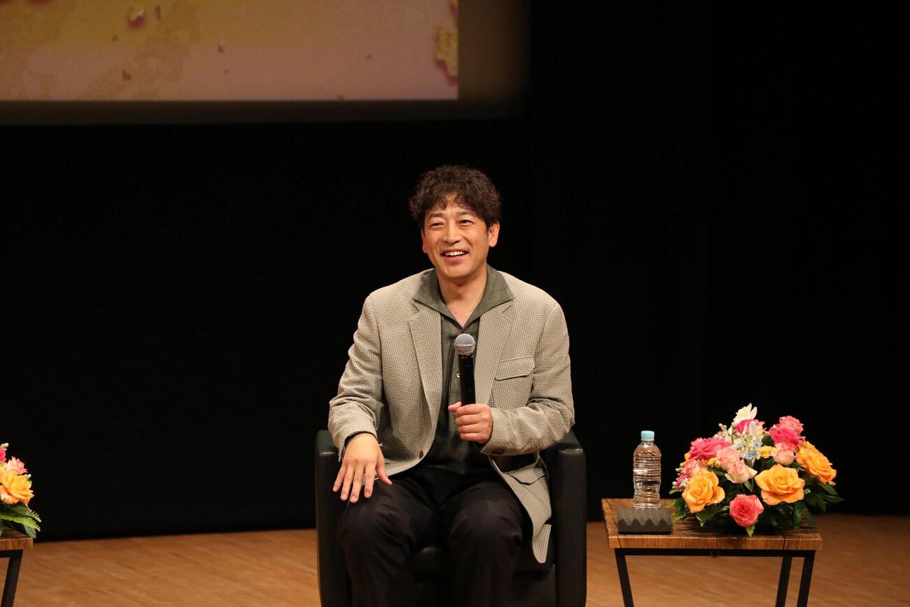 浜松でトークイベントを行った迫田孝也