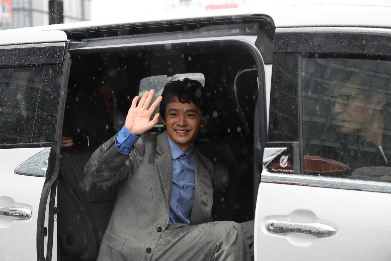 「博多どんたく　港まつり」のパレードに登場した池松壮亮