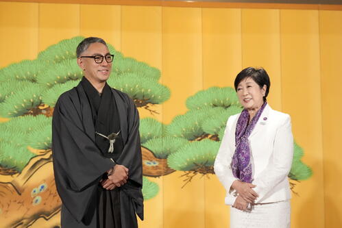 市川團十郎「現役バリバリでお力添え」　江戸文化の世界遺産へ期待　歌舞伎座で小池都知事と対面