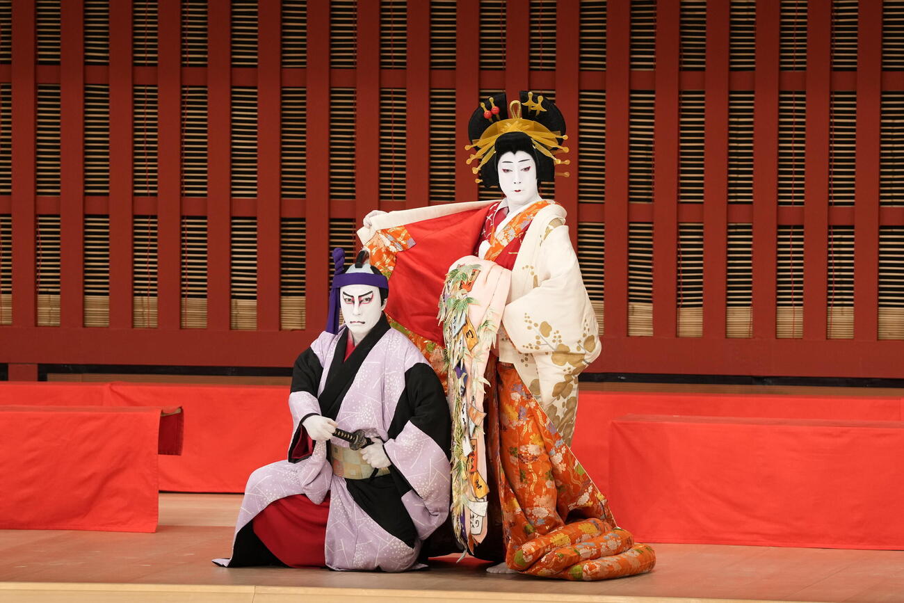 「助六由縁江戸桜」に出演する市川團十郎（左）、8代目尾上菊五郎（C）松竹