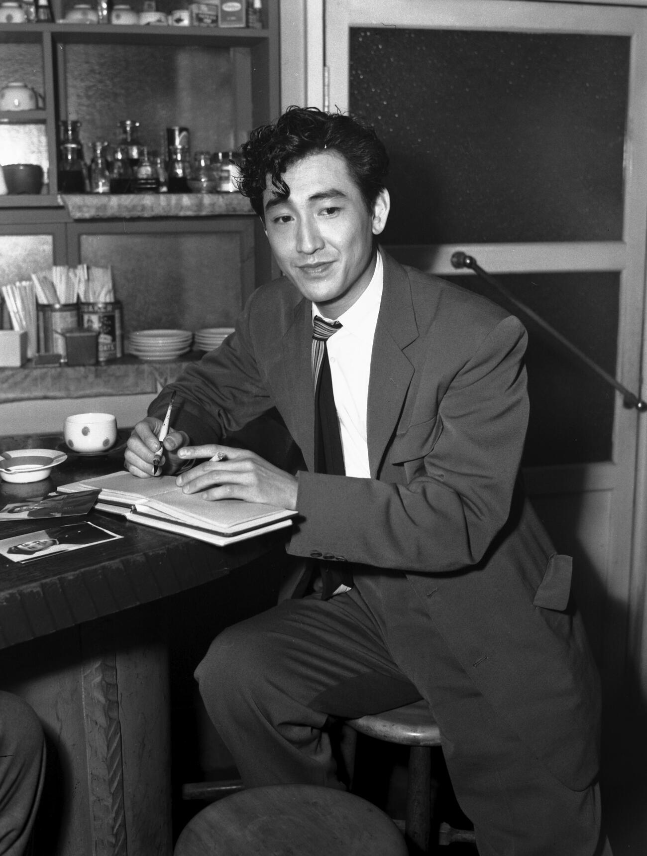 鶴田浩二さん（1954年12月）