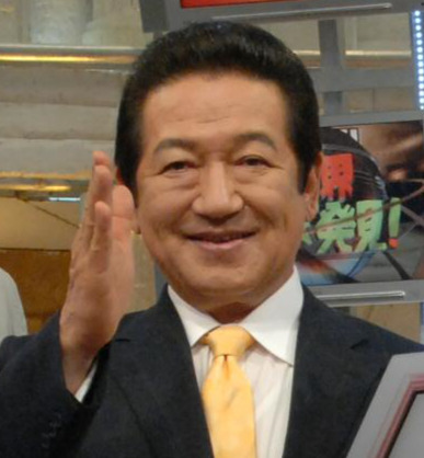 2007年、TBSテレビ「世界・ふしぎ発見！」収録　放送1000回を迎え記念撮影に臨む草野仁
