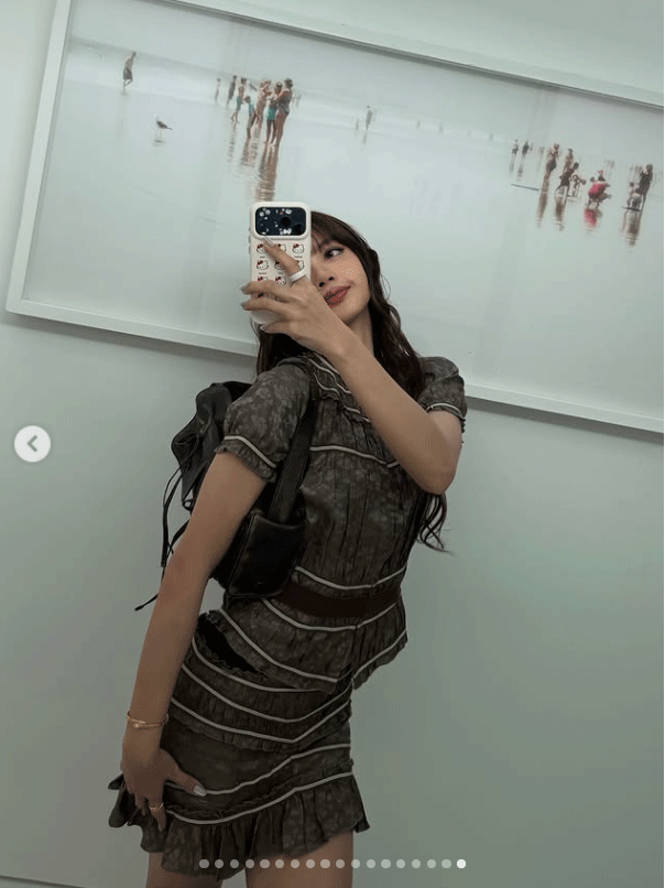 BLACKPINK・LISAのインスタグラムから