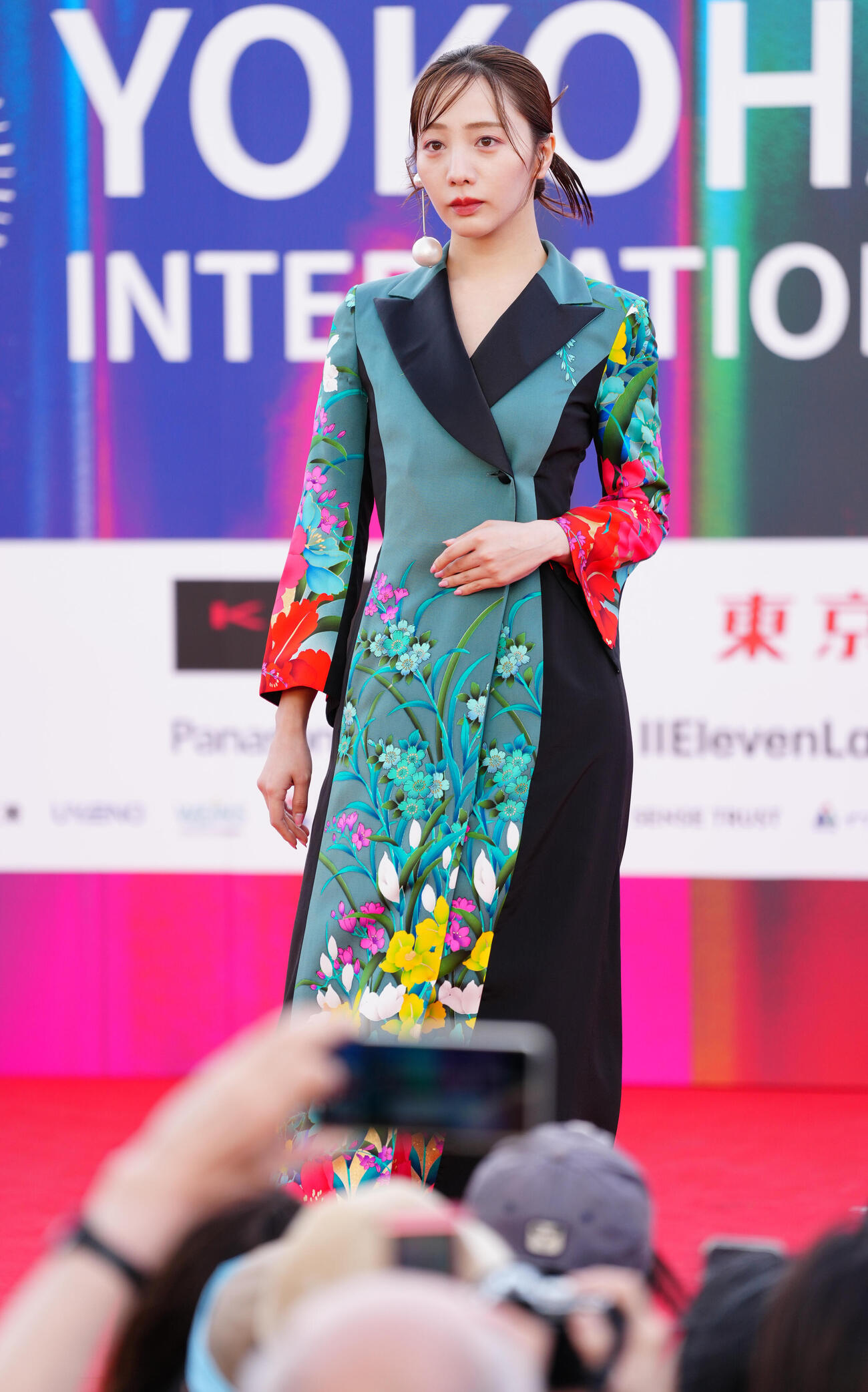 「第4回横浜国際映画祭　ベイサイドパーティー」ファッションショーに登場した能條愛未（撮影・鈴木みどり）