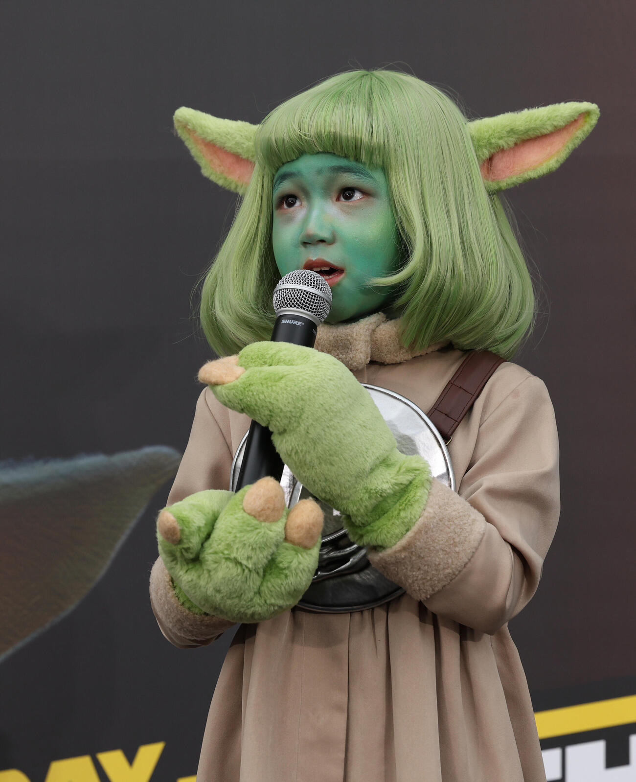 「スター・ウォーズの日」イベントにグローグーのコスプレで登壇した永尾柚乃（撮影・水谷安孝）