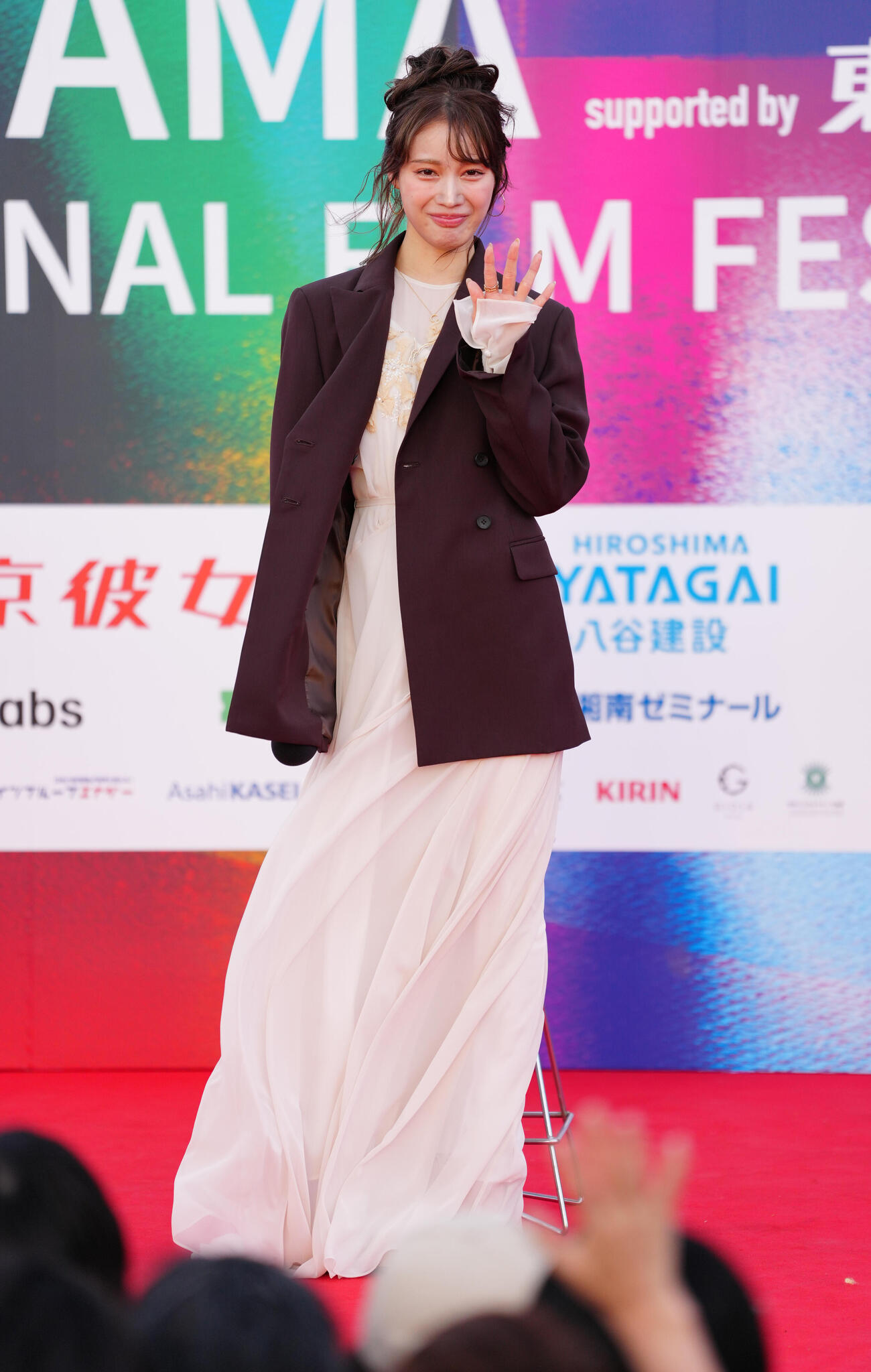 「第4回横浜国際映画祭　ベイサイドパーティー」映画「チェイサーゲームW　水魚の交わり」トークショーに登場した中村ゆりか（撮影・鈴木みどり）