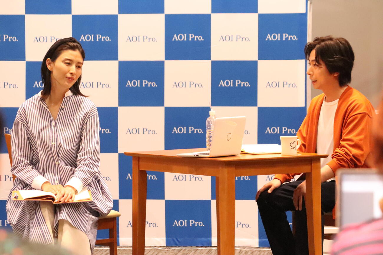 朗読劇「したいとか、したくないとかの話じゃない2026」公開稽古を行った橋本マナミと河合郁人