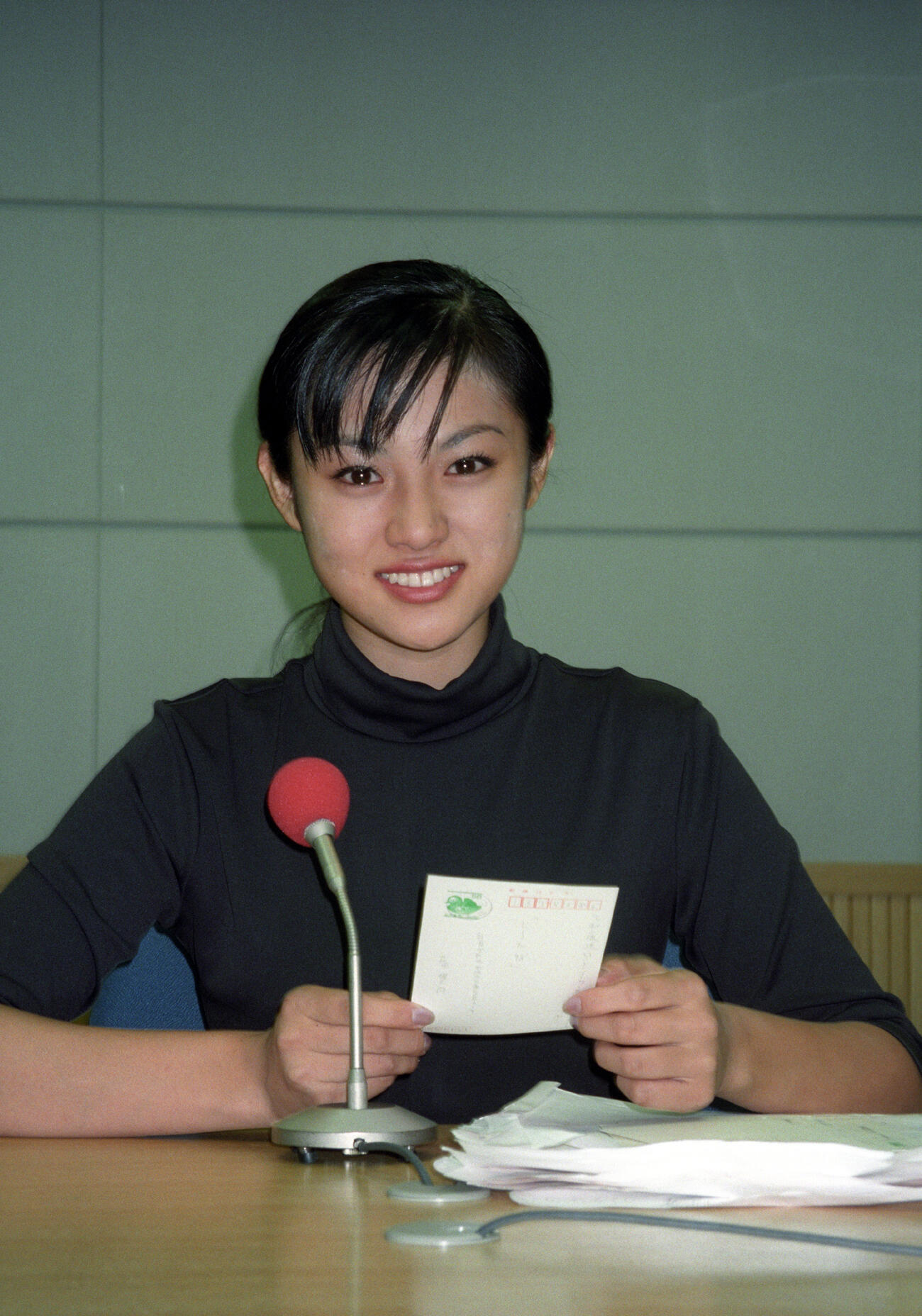 ニッポン放送「深田恭子　IN MY ROOM」の初収録を行った深田恭子（1998年10月撮影）