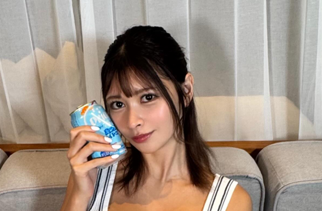 赤いビキニ姿を披露した山田あい（山田あいのインスタグラムから）