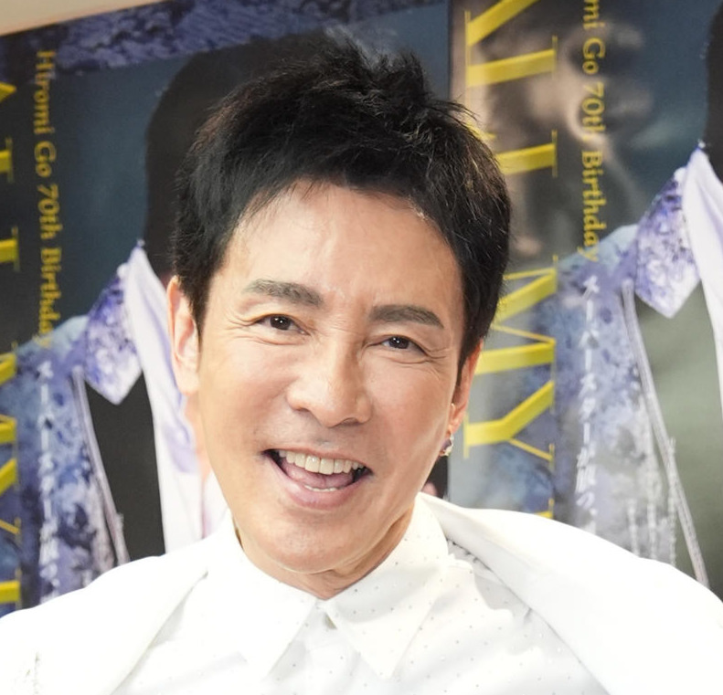 郷ひろみ（2025年10月撮影）